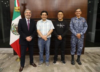 El canciller De la Fuente recibe a mexicanos liberados tras secuestro por hutíes en Yemen