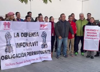 Trabajadores del Infonavit en Aguascalientes protagonizan plantón; se manifiestan contra reforma