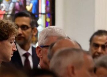 Mark Zuckerberg y Jeff Bezos acompañan a Donald Trump en la misa previa a su juramento