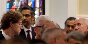 Mark Zuckerberg y Jeff Bezos acompañan a Donald Trump en la misa previa a su juramento
