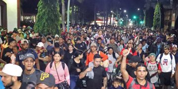 Caravana de migrantes sale del sur de México pese a nuevas restricciones de Estados Unidos