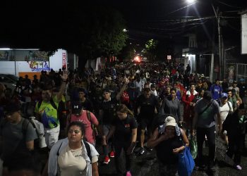 Caravana migrante sale del sur de México hacia Estados Unidos a una semana del regreso de Trump