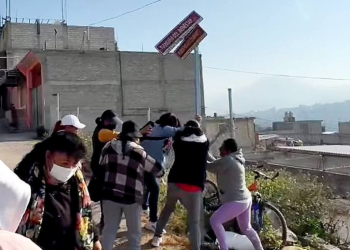 Derriban nomenclaturas de la colonia “Cuarta transformación”