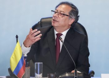 Petro compara deportaciones de EE.UU. con trenes enviados a los campos de concentración
