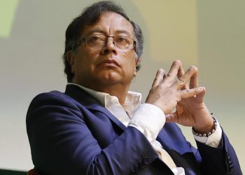 Petro ordena subir un 25% los aranceles a productos de Estados Unidos importados por Colombia