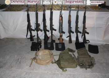 Detienen a 5 delincuentes con vehículos blindados y armas; rescatan a dos personas secuestradas