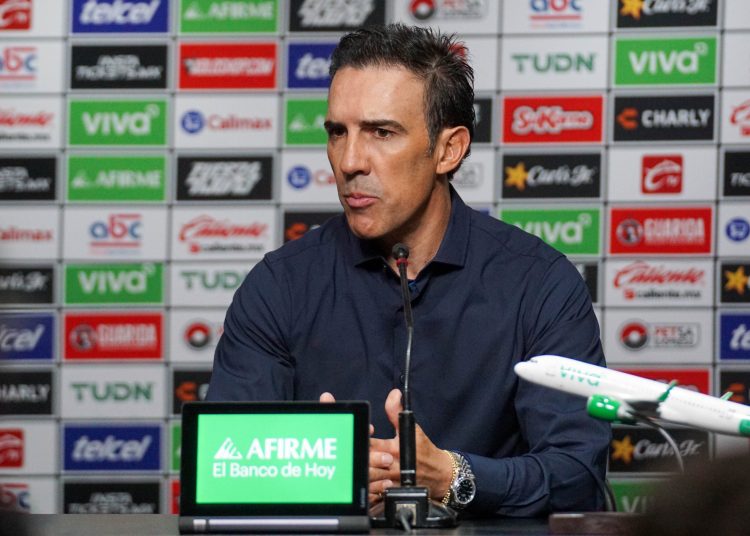 Vicente Sanchez head coach fo Cruz Azul during the 4th round match between Tijuana and Cruz Azul as part of the Liga BBVA MX, Torneo Clausura 2025 at Caliente Stadium, on January 31, 2025 in Tijuana, Baja California, Mexico.