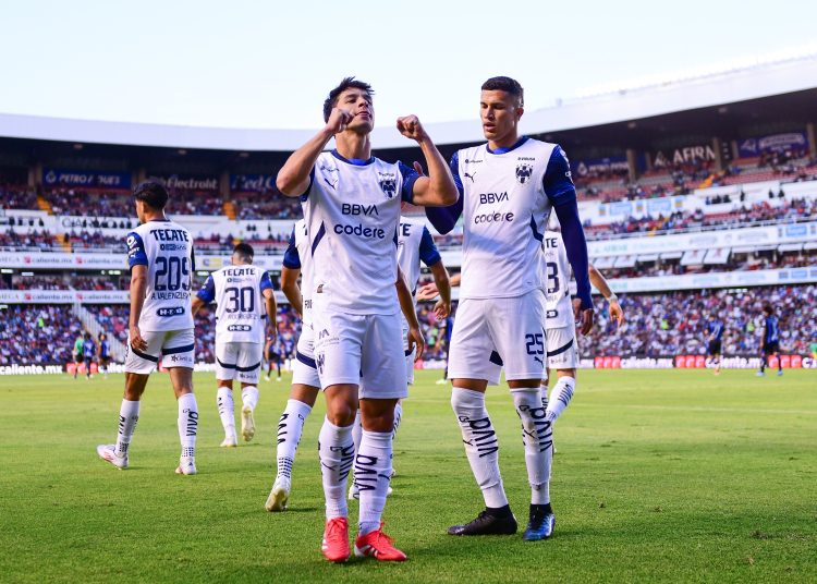 Oliver Torres celebrates his gol 1-4 of Monterrey during the 7th round match between Queretaro and Monterrey as part of the Liga BBVA MX, Torneo Clausura 2025 at La Corregidora Stadium, on February 16, 2025 in Santiago de Queretaro, Mexico.