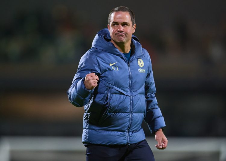 Andre Soares Jardine head coach of America during the 8th round match between Pumas UNAM and America as part of the Liga BBVA MX, Torneo Clausura 2025 at Olimpico Universitario Stadium, on February 22, 2025 in Mexico, City, Mexico.
