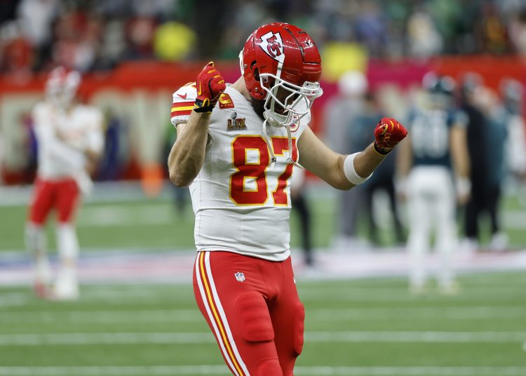 NEW ORLEANS (United States), 09/02/2025.- Kansas City Chiefs tight end Travis Kelce dances on the field at Super Bowl LIX between the Kansas City Chiefs and the Philadelphia Eagles at Caesars Superdome in New Orleans, Louisiana, USA, 09 February 2025. The Super Bowl is the annual championship game of the NFL between the AFC Champion and the NFC Champion and has been held every year since 1967. (Nueva Orleáns, Filadelfia) EFE/EPA/ERIK S. LESSER