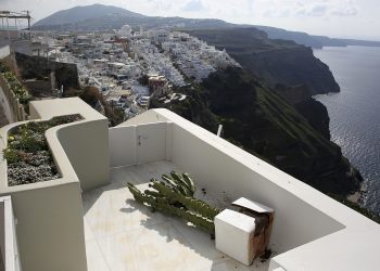 Los sismos en Santorini ponen en riesgo el principal motor de su economía