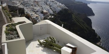 Los sismos en Santorini ponen en riesgo el principal motor de su economía