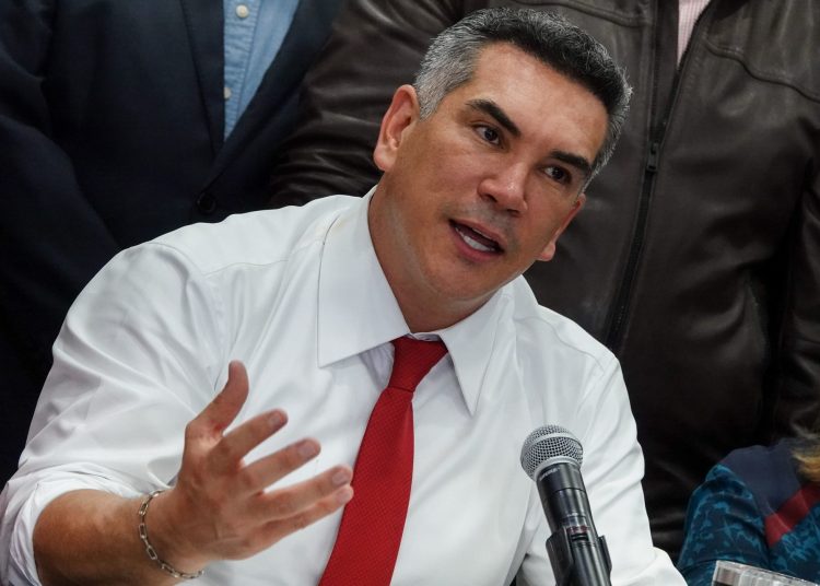 CIUDAD DE MÉXICO, 14JUNIO2022.- Alejandro Moreno Cárdenas, presidente nacional del Partido Revolucionario Institucional (PRI), ofreció conferencia de prensa tras reunirse con nueve ex presidente del partido en que se reflexionó los resultados de las pasadas elecciones, así como el futuro del partido. Aunque se presentía una renuncia por parte de Moreno Cárdenas, este afirmó que permanecerá al frente del partido pues fue elegido por la militancia y cumplirá con los tiempos que en los estatutos están marcados.
FOTO: GALO CAÑAS/CUARTOSCURO.COM