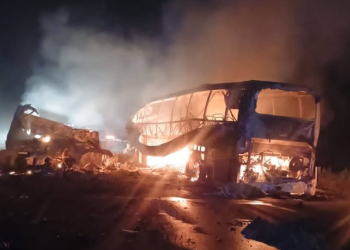 Choque entre autobús y tráiler deja decenas de muertos en carretera federal Escárcega-Villahermosa