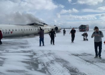 Un avión sufre un aparatoso accidente al aterrizar en Toronto