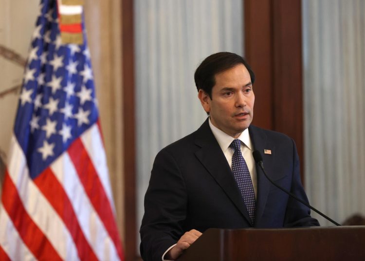 AME7734. SANTO DOMINGO (REPÚBLICA DOMINICANA), 06/02/2025.- El secretario de Estado de EE.UU., Marco Rubio, habla durante una rueda de prensa este jueves, en Santo Domingo (República Dominicana). El presidente dominicano, Luis Abinader, y Marco Rubio, están reunidos en Santo Domingo, un encuentro en el que está previsto que se aborden temas como la crisis de Haití, la migración o la ayuda al exterior de la Agencia de Estados Unidos para el Desarrollo Internacional (Usaid). EFE/ Orlando Barría