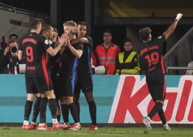 Las Palmas de Gran Canaria, 22/02/2025.- Los jugadores del FC Barcelona celebran el primer gol de su equipo durante el encuentro correspondiente a la jornada 25 de Laliga EA Sports que disputan hoy sábado frente a la UD Las Palmas en el estadio de Gran Canaria. EFE / Angel Medina. G.
