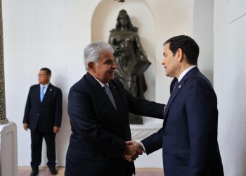 Presidente panameño y secretario de Estado de Estados Unidos conversan sobre Canal de Panamá