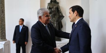 Presidente panameño y secretario de Estado de Estados Unidos conversan sobre Canal de Panamá