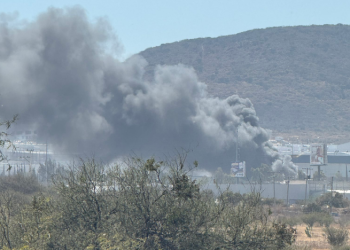 Arde bodega en parque industrial de Querétaro