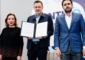 Gobernador de Querétaro busca prohibir redes a menores