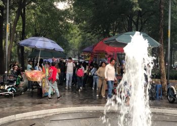 Opiniones divididas generan la instalación de puestos ambulantes en la Alameda Central