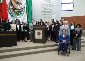 Piden castigar a un alcalde de Tamaulipas por alcoholizarse en su oficina 