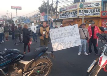 Dueños y trabajadores de barberías y estéticas protestan por simulación de operativo Atarraya