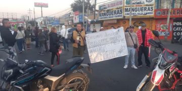 Dueños y trabajadores de barberías y estéticas protestan por simulación de operativo Atarraya