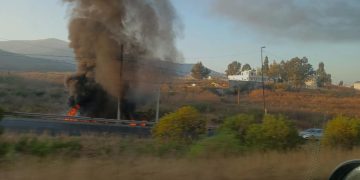 Se registran bloqueos en carreteras Apatzingán – Aguililla y Apatzingán – Buenavista