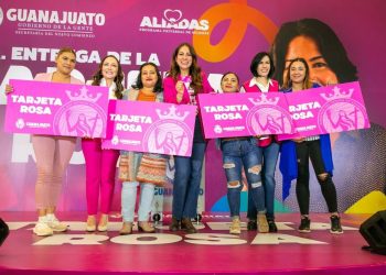 Gobernadora entrega Tarjeta Rosa en Guanajuato
