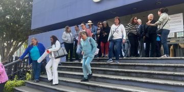 Protestan por cobro del estacionamiento en la Alberca Olímpica