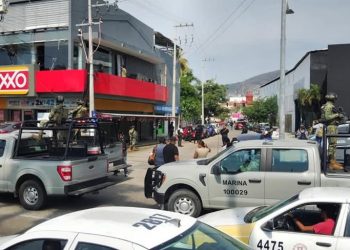 Atacan a balazos sitio de taxis en la Costera Miguel Alemán en Acapulco