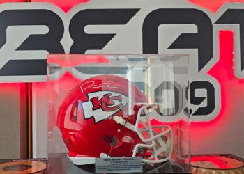 Beat FM, el Super Bowl y el casco de Mahomes