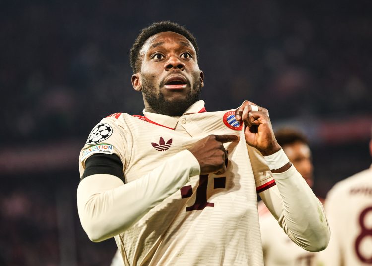 MUNICH (Germany), 18/02/2025.- Alphonso Davies of Bayern celebrates scoring the equalizer during the UEFA Champions League knockout phase play-offs 2nd leg match between FC Bayern Munich and Celtic FC in Munich, Germany, 18 February 2025. (Liga de Campeones, Alemania) EFE/EPA/ANNA SZILAGYI