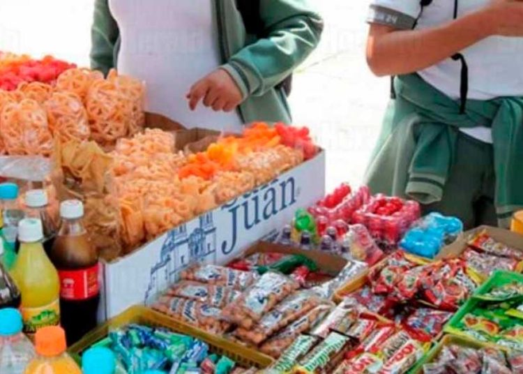 Comida chatarra de venta en escuelas