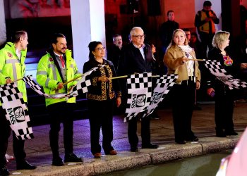 Clara Brugada y Zoé Robledo dan banderazo de salida a ambulancias