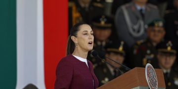 Sheinbaum reivindica la soberanía de México en el Día de la Bandera