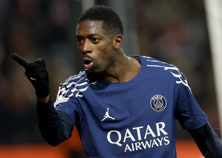 GUINGAMP (France), 11/02/2025.- Ousmane Dembele of PSG celebrates after scoring his team's third goal against Brest captain Brendan Chardonnet during the UEFA Champions League knockout phase play-offs 1st leg match between Stade Brest and Paris Saint-Germain, in Guingamp, France, 11 February 2025. (Liga de Campeones, Francia) EFE/EPA/YOAN VALAT