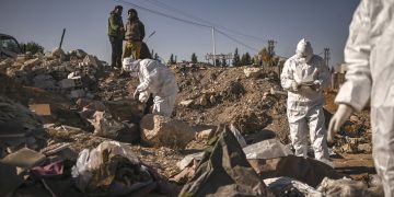 Hallan una fosa común con 17 cadáveres en Hama, en el centro de Siria, según una ONG