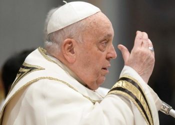El Papa Francisco sigue en estado crítico y presenta una insuficiencia renal leve