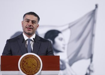 Harfuch investiga "narcomantas" contra el edil de Taxco tras su rescate