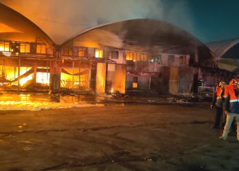 70 locales resultan afectados por el incendio en Central de Abastos