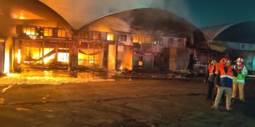 70 locales resultan afectados por el incendio en Central de Abastos