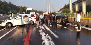 Granizada deja 27 lesionados tras carambola de 20 autos