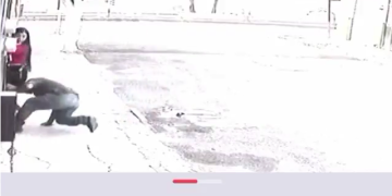 #Video: Hombre muerde glúteo a joven que iba caminando en Celaya