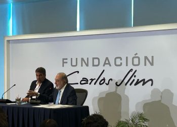 Slim pide invertir en favor del crecimiento del país