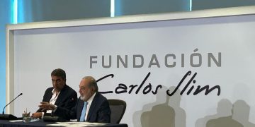 Slim pide invertir en favor del crecimiento del país