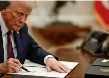 Jueza bloquea intento de Trump de poner fin a la ciudadanía por derecho de nacimiento