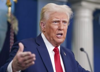 Trump reconoce que los aranceles dolerán en Estados Unidos pero merecerá el precio a pagar